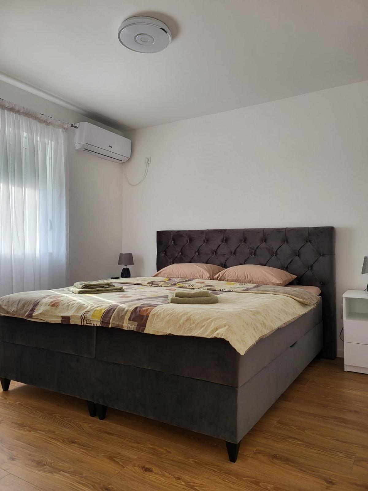 Sleep & Go Lejlighed Surčin Eksteriør billede